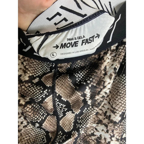 NWT PAM & GELA Move Fast Snake-Print 7/8 Leggings-sz Large - Picture 8 of 8